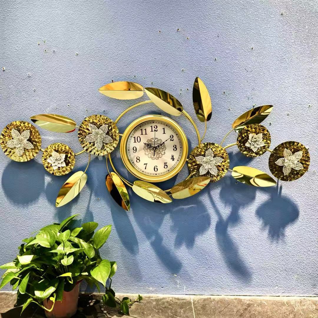 Horloge murale design fleurs et feuilles dorées